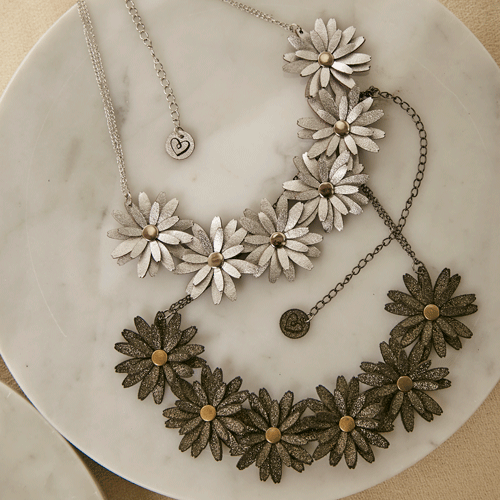 Necklaces & Chokers